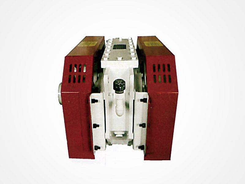 座式自同步稀油激振器